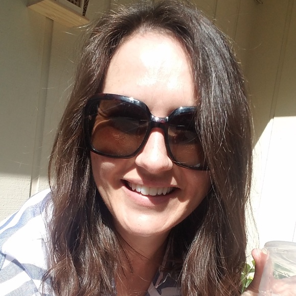 Meet your Posher, Lindsay - Picture 2 of 4